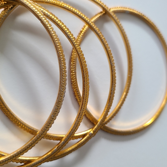 ✨2/$15-Gold Coloured Bangle Set - Picture 3 of 8